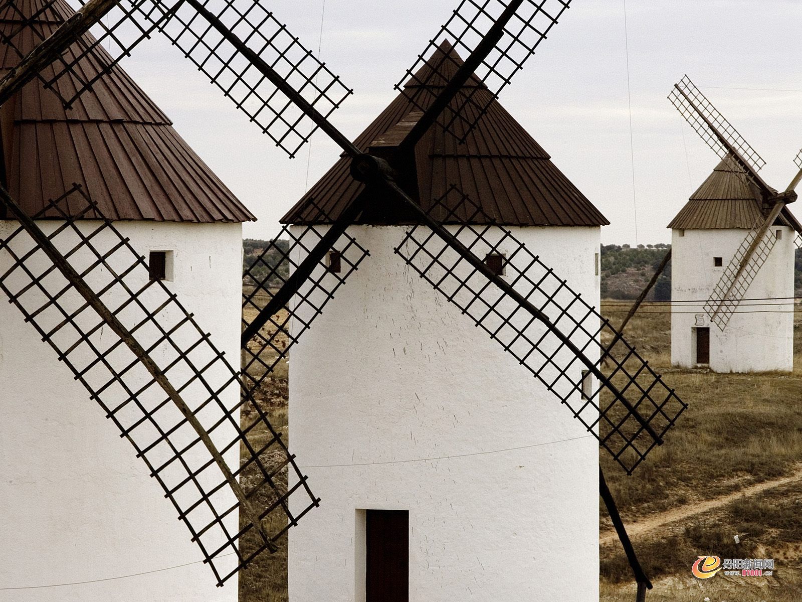 Three Mills, Mota del Cuervo Village, Cuenca Province, Spain.jpg