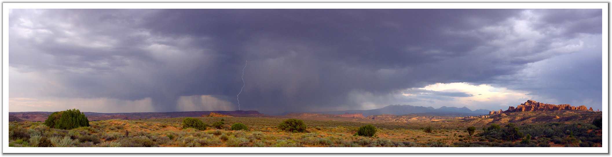 011217_Lightning_Strike_Desert_Thunderstorm.jpg