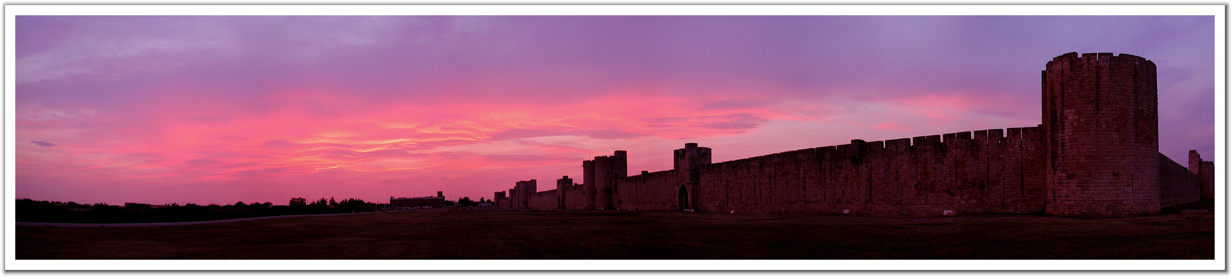 011221_City_Wall_at_Aigues_Mortes_Provence_France.jpg