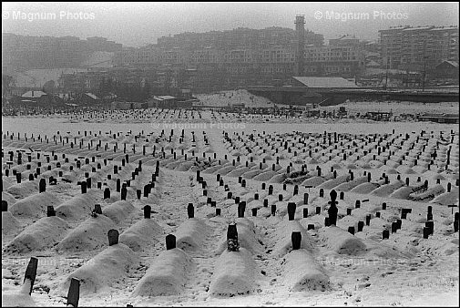 Bosnia, Sarajevo. Cimitero musulmano, sotto la neve -1.jpg