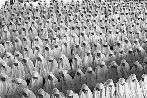 Indonesia, Java. Studenti nella scuola coranica di Al Azhar, a Jakarta.jpg