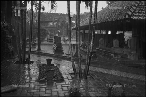 Indonesia, Kudus. Cimitero attorno il mausoleo di Sunan Kudus.jpg