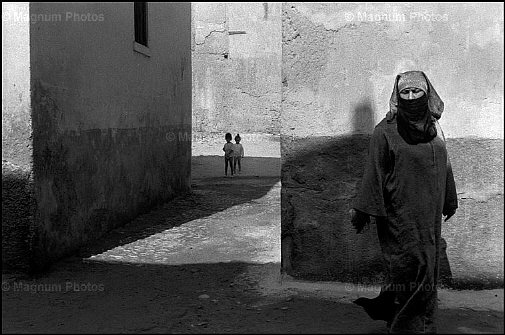 Marocco, Jdida. Donna col velo.jpg