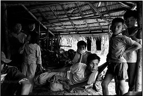 Vietnam, vicino My Tho. Area controllata dai vietcong.jpg