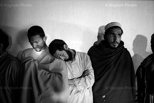 Afghanistan, Kabul. Prigionieri pakistani catturati dall\\'Alleanza del Nord.jpg