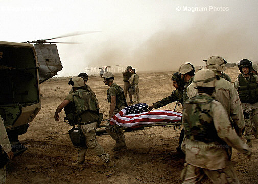 Iraq, Campo RP26. Soldato statunitense ucciso nella battaglia per Baghdad.jpg
