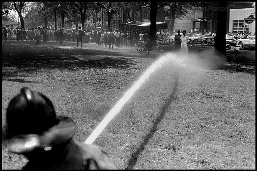 Alabama, Birmingham. Carica della polizia durante una marcia di protesta -3.jpg