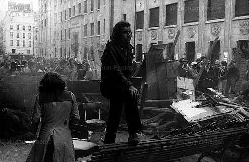 6_arrondissement. Barricate nel Quartiere Latino, in Rue des Saints-P妑es, di fr.jpg