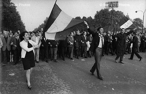 8_arrondissement. Avenue des Champs-Elys俥s, manifestazione a favore di De Gaulle -1.jpg