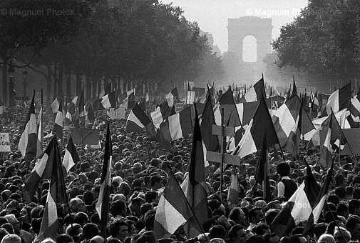 8_arrondissement. Avenue des Champs-Elys俥s, manifestazione a favore di De Gaulle -2.jpg