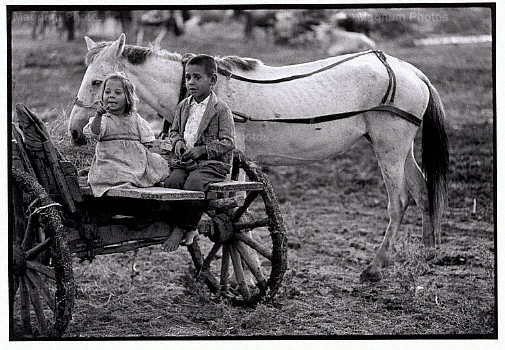 Regione della Tracia. Bambini al mercato.jpg