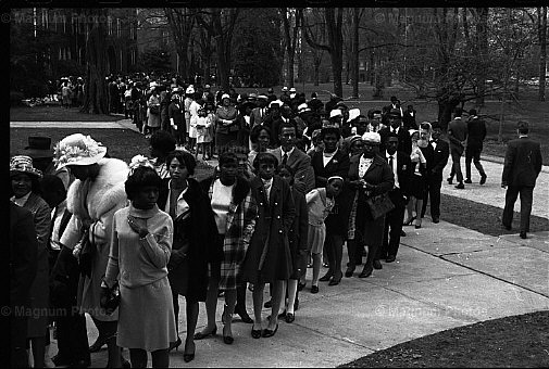 Stati Uniti, Atlanta. Folla di gente al funerale di Martin Luther King.jpg