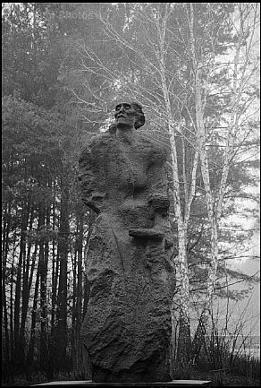 Polonia, Sobibor. Madre e Figlio.jpg