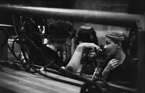 Stati Uniti, California. Angela Allen e Eve Arnold, sul set del film \\'Gli .jpg