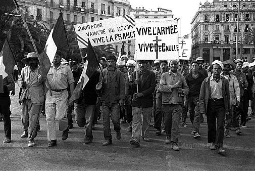 Algeria, Costantina. Manifestazione a favore della Francia -1.jpg