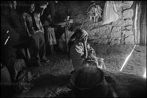 Honduras, Montagne La Sierra. Benito Lopez, con la famiglia.jpg