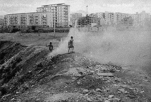 Bagheria. Bambini in una discarica.jpg