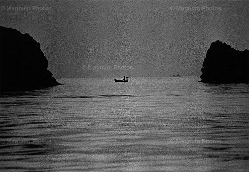 Bagheria. Barca a pesca di notte.jpg