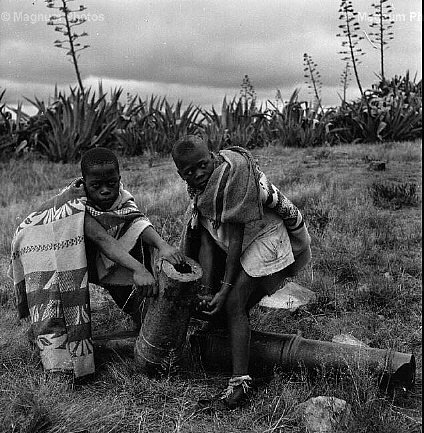 Lesotho, monti Thaba Bosui. Cannoni di bronzo risalenti al 1842.jpg