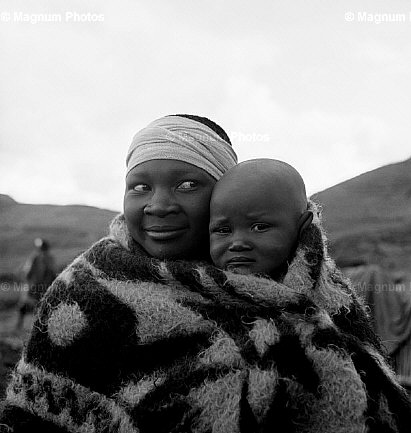 Lesotho, monti Thaba Bosui. Madre e figlio.jpg