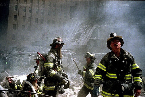 Stati Uniti, New York. I vigili del fuoco a Ground Zero -2.jpg