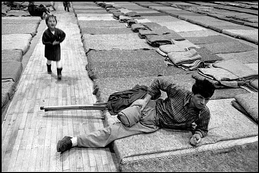 Tuzla. Evacuazione dei feriti da Srebrenica.jpg