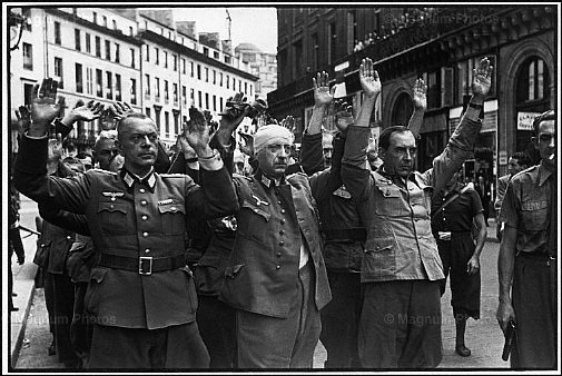 Francia, Parigi. Ufficiali tedeschi fatti prigionieri, dopo la Liberazione.jpg