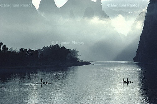 Provincia del Guanxi, Monti Huangshang. Pescatori sul fiume Li.jpg