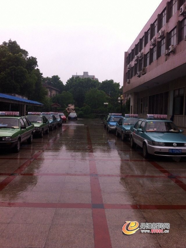 爱心车队整装待发.jpg