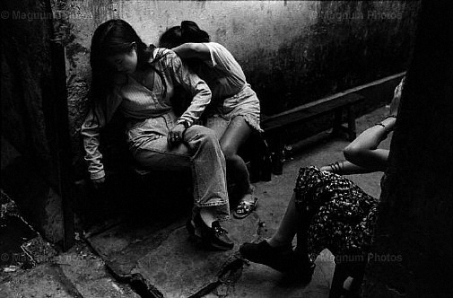 Provincia del Guangdong, Shenzhen. Il quartiere delle prostitute.jpg