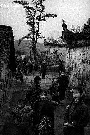 Provincia del Sichuan. Bambini in una scuola.jpg