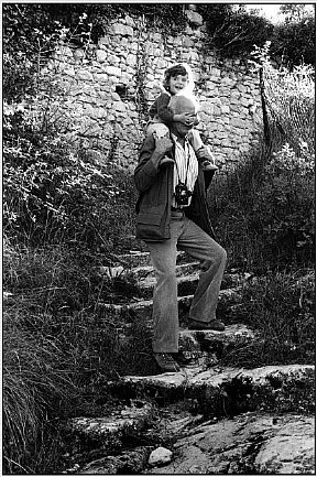 Francia, regione della Provenza. Henri Cartier-Bresson con la figlia.jpg