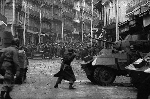 Algeria, Algeri. Dimostrazione in Rue Michelet.jpg