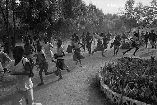 Mali, Kayes. La scuola Khasso, durante lo sciopero del 3 Aprile 1993.jpg