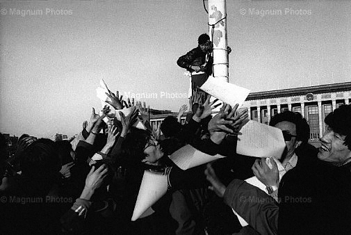 Cina, Pechino. Studenti in Piazza Tien\\'anmen -1.jpg