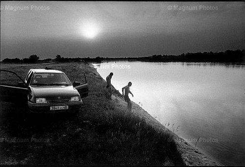 Bielorussia, area del fiume Prypiat. Bagnanti.jpg