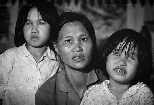 Vietnam, Nam Dinh. Bambine nate cieche.jpg