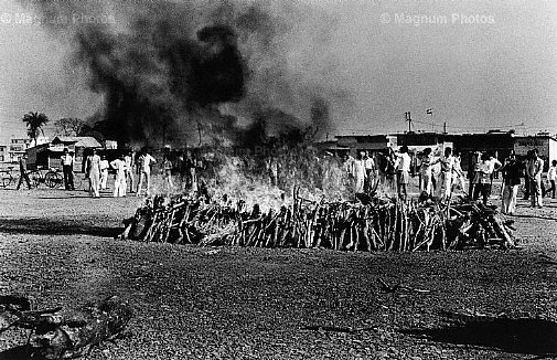 Bhopal. Cremazioni.jpg