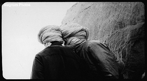 Fotogrammi dal film \\'Deserto, un uomo senza l\\'occidente\\' -47.jpg