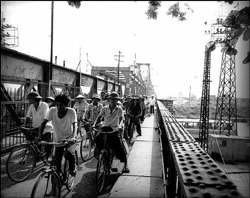 Vietnam, Hanoi. Paul-Doumer Bridge.jpg