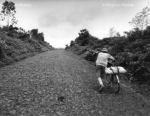 Vietnam, vicino Khe Shan.jpg