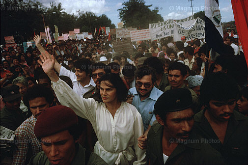 Mangua. Violeta Barrios de Chamorro nel 2_anniversario della morte di Pedro Joac.jpg