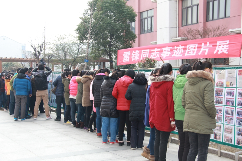2014学雷锋图片展 013_副本.jpg