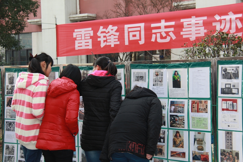 2014学雷锋图片展 010_副本.jpg