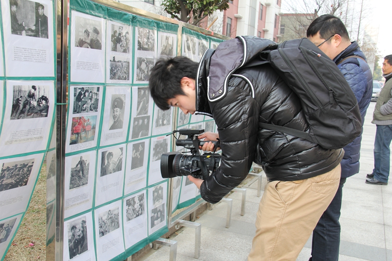 2014学雷锋图片展 009_副本.jpg