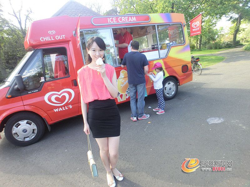 英国公园冰淇淋车.jpg