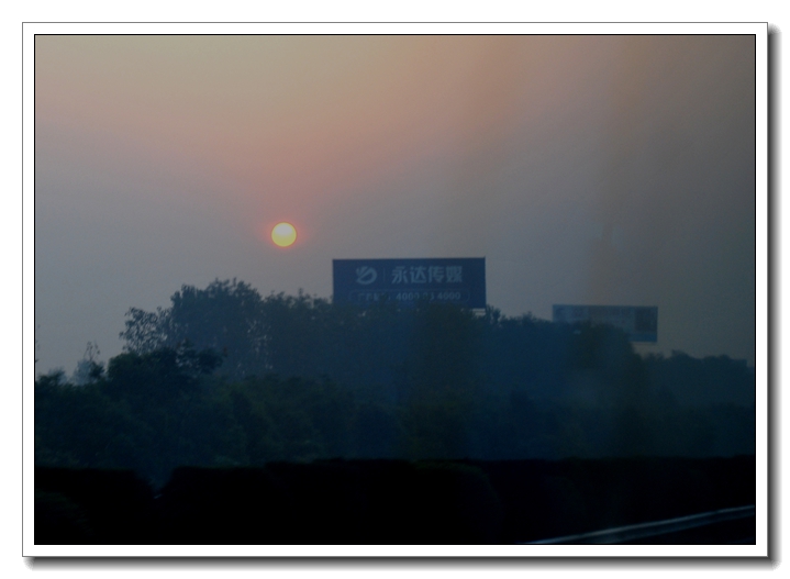 高速路上拍日出3.jpg