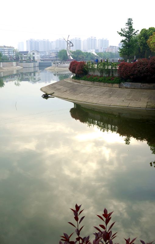        月亮岛晨景   