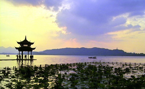 湖边晴雨1.jpg