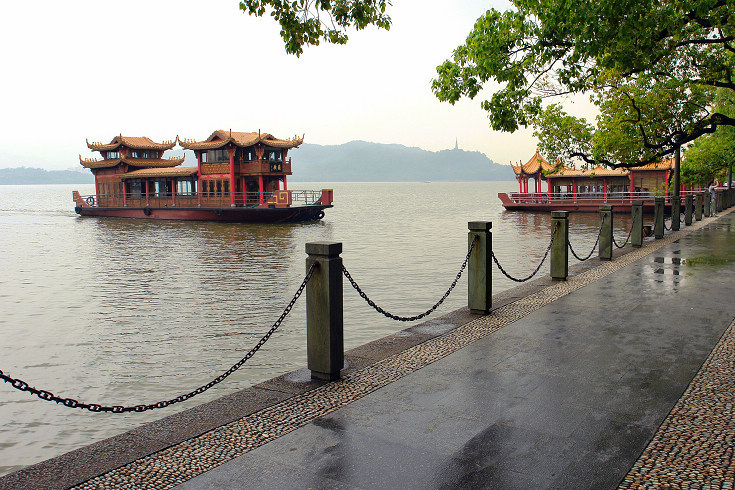 湖边晴雨2.jpg